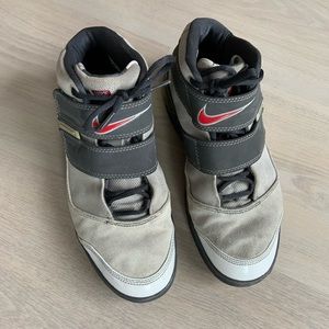 Nike Men’s Basketball Shoe - Size 10.5